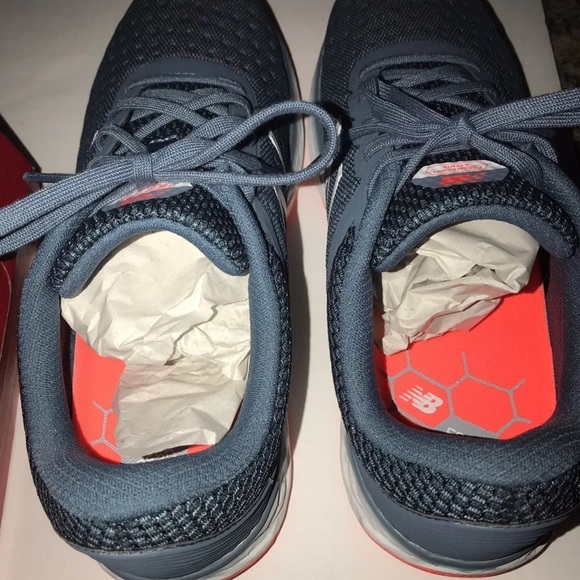 New Balance Shoes - Picture 5 of 8